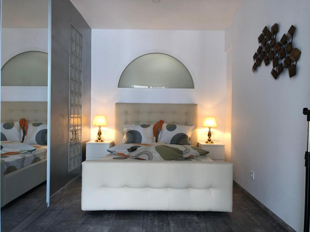 Luxury Westpark 2 Residence Lake View W6 Boekarest Buitenkant foto