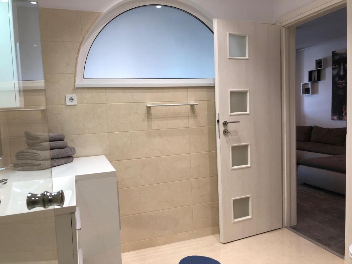 Luxury Westpark 2 Residence Lake View W6 Boekarest Buitenkant foto